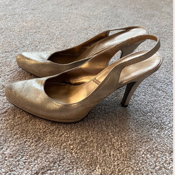 Tahari Pumps | Size 10 - Picture 1 of 3